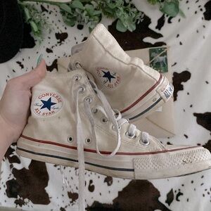 Used high top converse, lightly dirty, will be good with a nice cleaning.